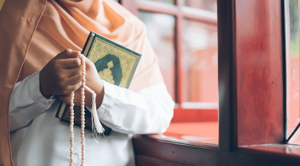 femme-musulmane-avec-tasbih